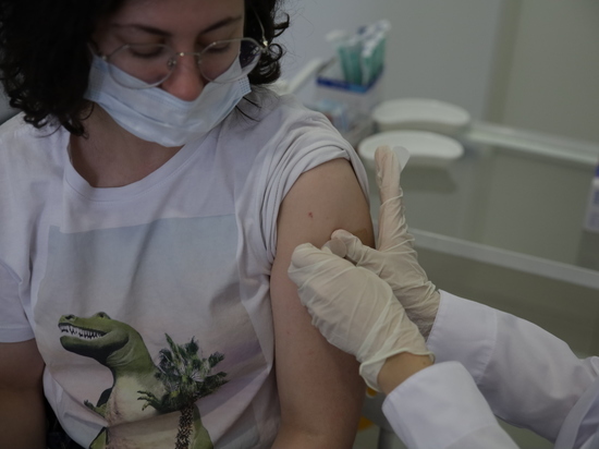 Почти 700 петербуржцев заразились коронавирусом за сутки