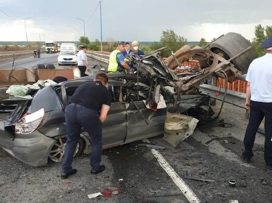 Водитель легковушки погиб в ДТП с катком и грузовиком возле Кургана