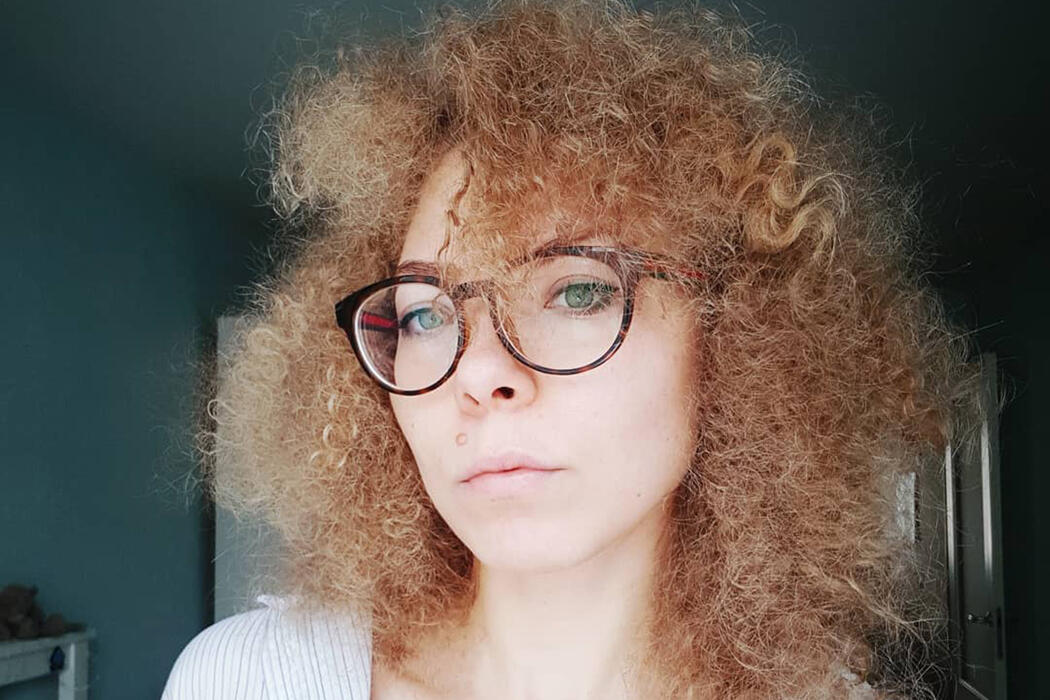 Дреды, кудри, пилотка: фотобудни беременной депутата Пироговой, попавшейся на "фейках"