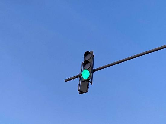 На одном из самых опасных калининградских перекрестков заработал светофор