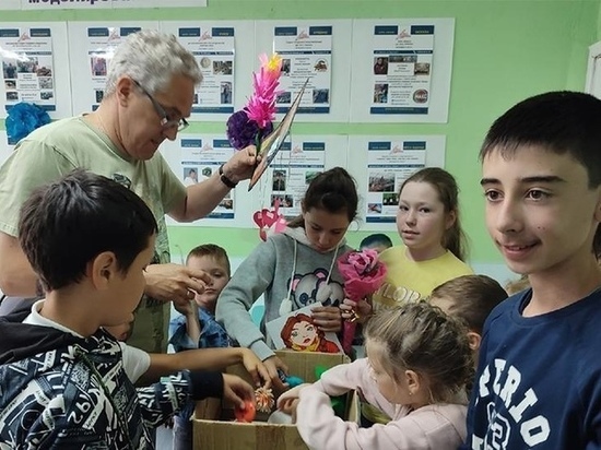 Участники летнего лагеря из Кинешмы изготовили подарки больным детям