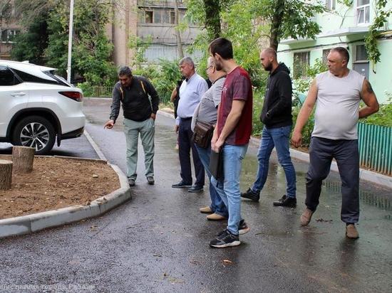 Комиссия осмотрела благоустройство дворов на улице Либкнехта и Соколовской в Рязани