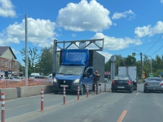 Костромской тест на глупость: за две недели под габаритной аркой на Юбилейном путепроводе застряли 10 грузовиков