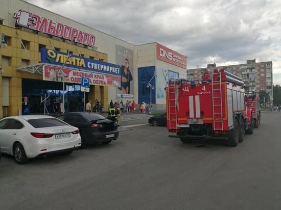 В Барнауле мужчина поджег магазин одежды в торговом центре