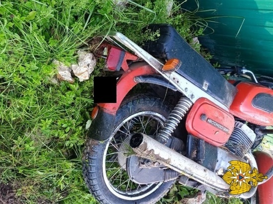 Мотоциклист влетел в забор в Калужской области