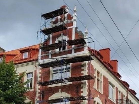 В Черняховске восстановили исторический фронтон здания XIX века