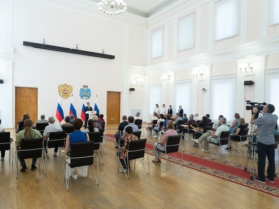 Первые вынужденные переселенцы из ЛДНР получили в Псковской области российские паспорта
