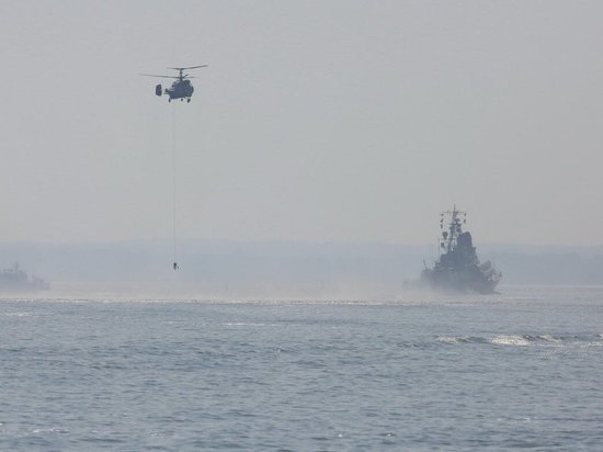 В Балтийском море вертолет ВС РФ сбросил бомбу на подлодку условного противника