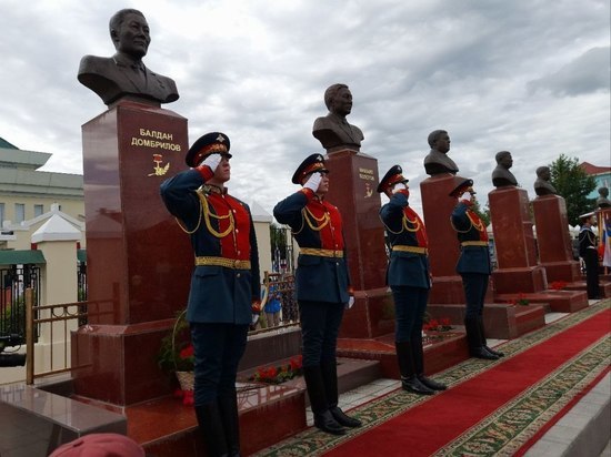 Бюсты чабанов-Героев Соцтруда открыли на «Алтаргане» в Агинском