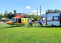 Вертолет санитарной авиации эвакуировал упавшую с высоты жительницу Новомичуринска