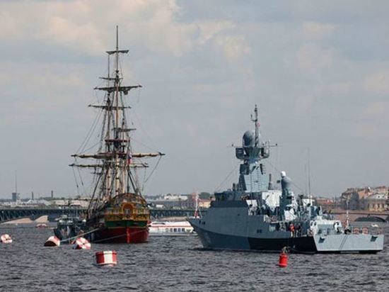Три корабля Северного флота прибыли в Петербург для участия в параде ВМФ