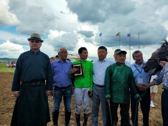 Спортсмен из Забайкалья победил в конном забеге на фестивале «Алтаргана»