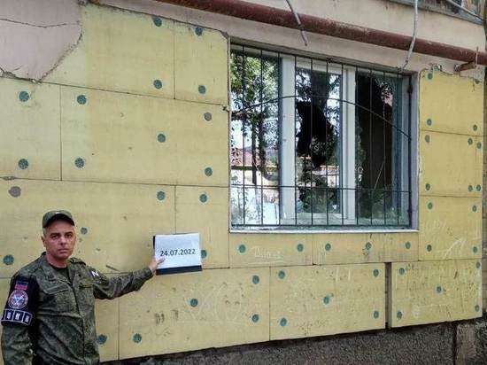 В Донецке показали последствия обстрелов двух районов города: ФОТО