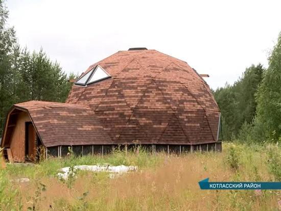 В Коряжме строят необычный дом-купол
