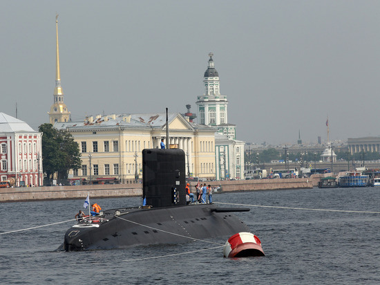 Подводная лодка приняла участие в сводной тренировке Главного военно-морского парада в Петербурге