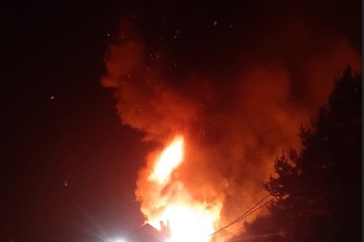 Костромские пожары: в селе Апраксино горело, но не сгорело, кафе «Валенок»