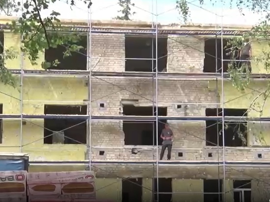 Ямал восстанавливает 8 разрушенных корпусов больницы в Волновахе ДНР