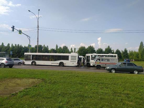 На место ДТП в Липецке выехали 7 бригад скорой помощи