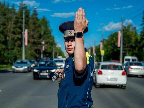 Инспекторы ГИБДД продолжат регулировать движение на улице Худякова в Челябинске