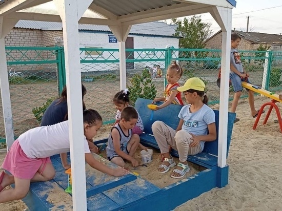 В калмыцкой глубинке открыли детскую площадку