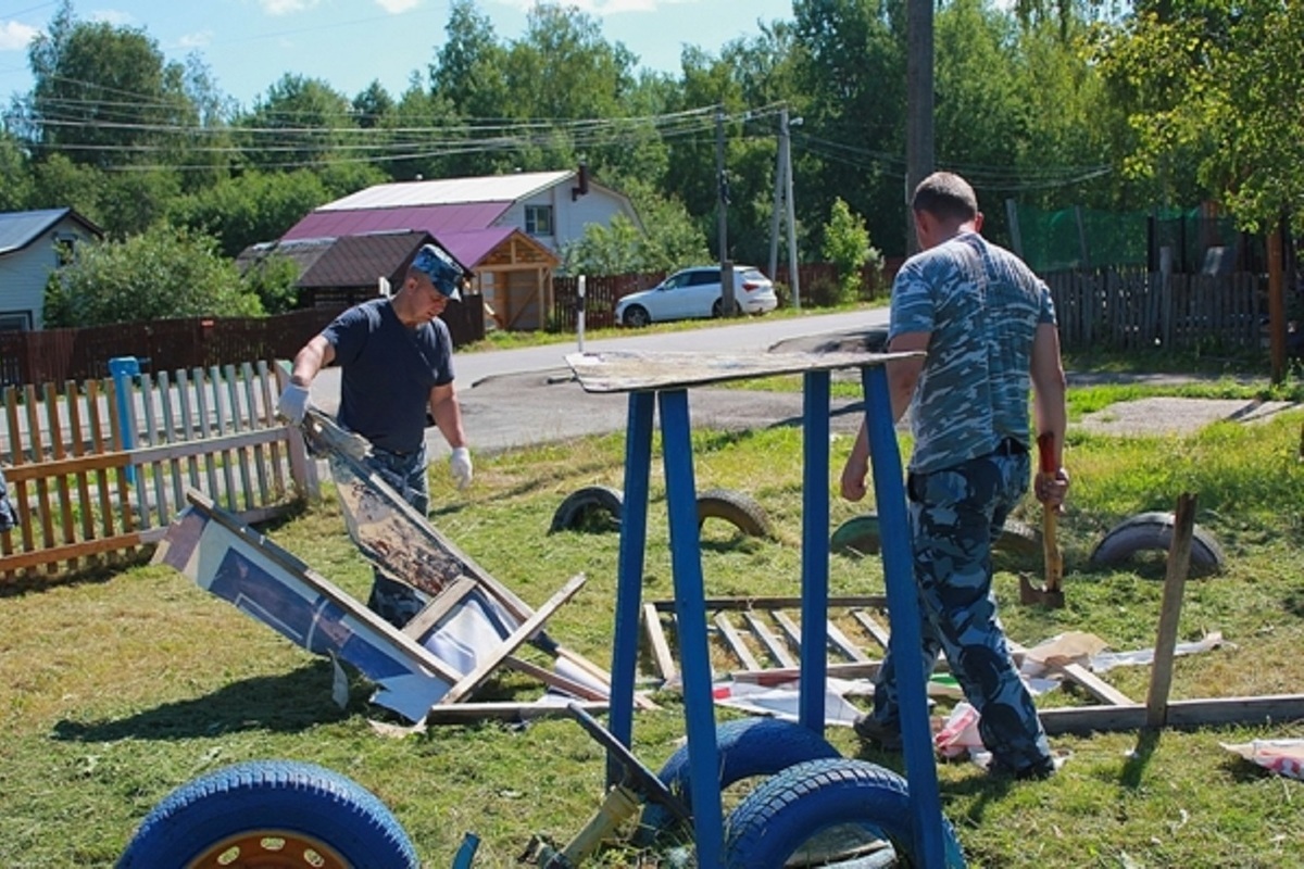 В Костромской области сотрудники УФСИН благоустроили детскую площадку