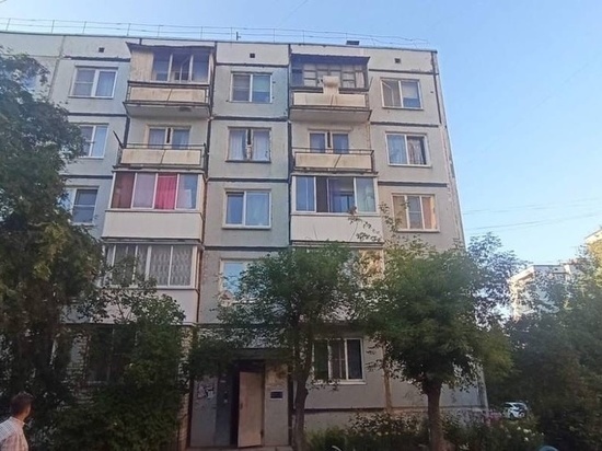 Появились подробности падения 2-летней девочки из окна многоквартирного дома в Твери