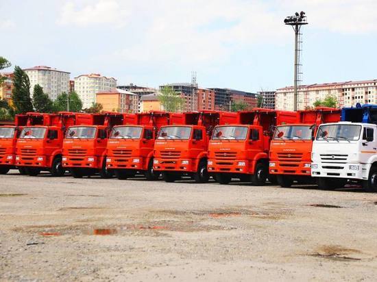 В Дагестан поступили новые мусоровозы на 116 млн рублей