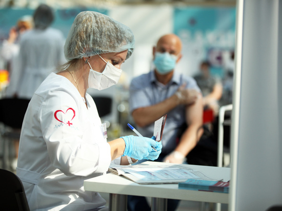 Вирусолог: пик заболеваемости COVID-19 в России стоит ждать через месяц