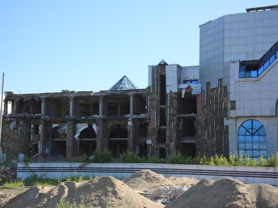Снос конструкций ДК «Сибсельмаш» продолжают в Новосибирске