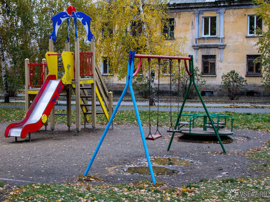 Кемеровчане пожаловались мэру на однотипные детские площадки