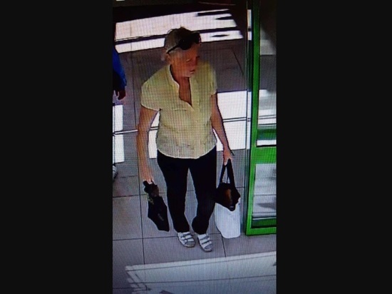 В Альгешево ищут женщину, которая расплатилась чужой банковской карточкой