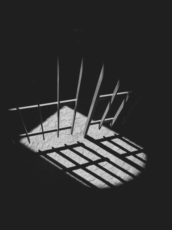 Мужчина в состоянии наркотического опьянения разгуливал у одного из домов областного центра
