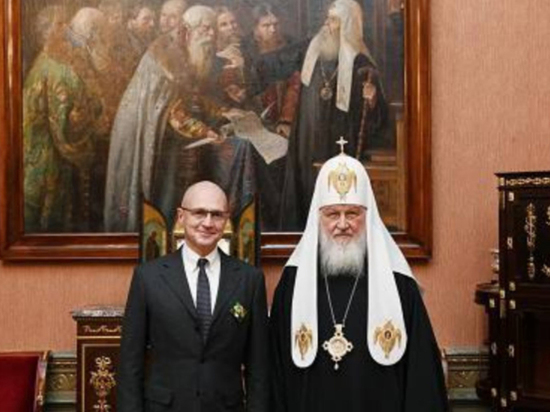 Патриарх Кирилл наградил Кириенко орденом в день рождения