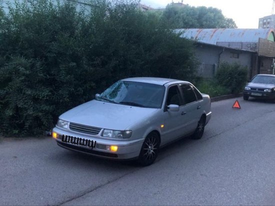 В Калининграде пришлось госпитализировать электросамокатчика, который врезался в Volkswagen Passat