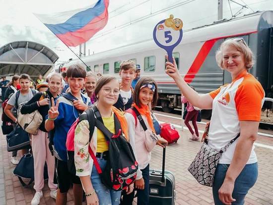 Мариупольские школьники уехали отдыхать в Санкт-Петербург