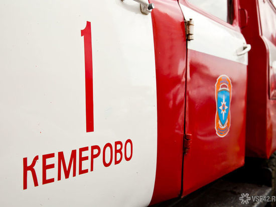 Бригады пожарных приехали к крупной кемеровской гостинице