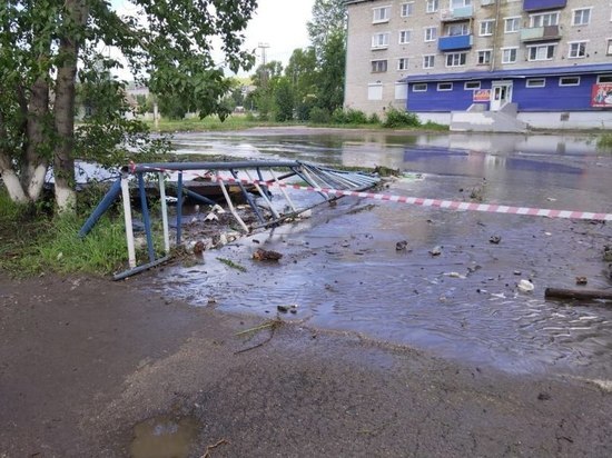 Подвалы пяти домов затопило в забайкальском поселке после сильных дождей