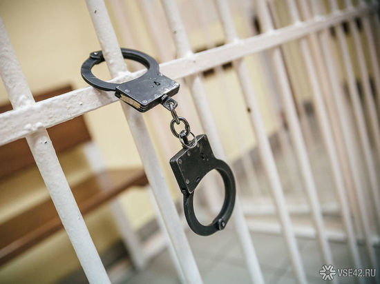 Похитителя строительных поддонов с поличным задержали в Новокузнецке
