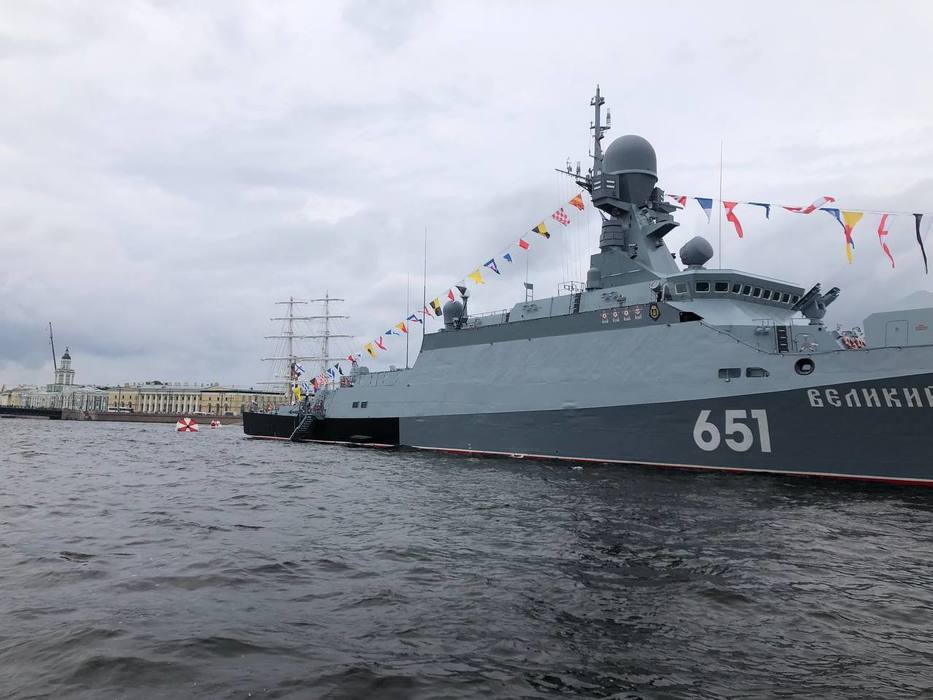 «Триумф», «Надежда» и «Россия»: какие корабли увидят петербуржцы в День ВМФ