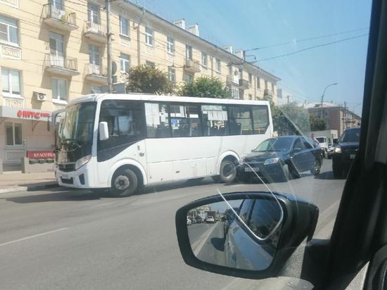 В ДТП с участием Lada и маршрутки в центре Рязани никто не пострадал