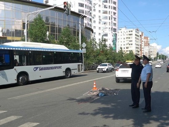 Водительница, сбившая насмерть в Уфе женщину и ребенка, перепутала педали