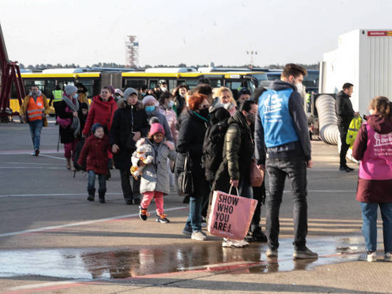 В Берлине хотят объявить чрезвычайное положение из-за беженцев с Украины