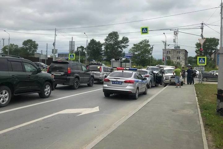 ДТП с двумя внедорожниками в Южно-Сахалинске: у водителя Suzuki Еscudo не было прав