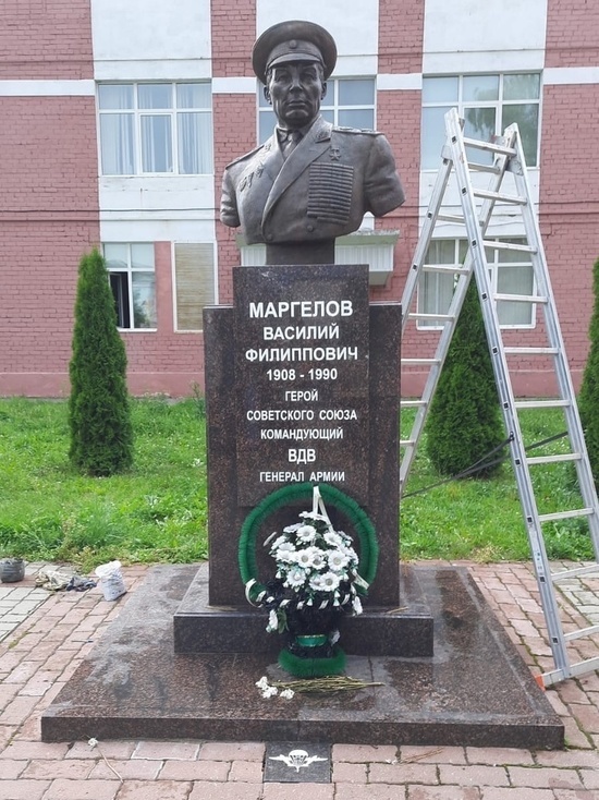 В Рыбинске обновили памятник «Дяде Васе»