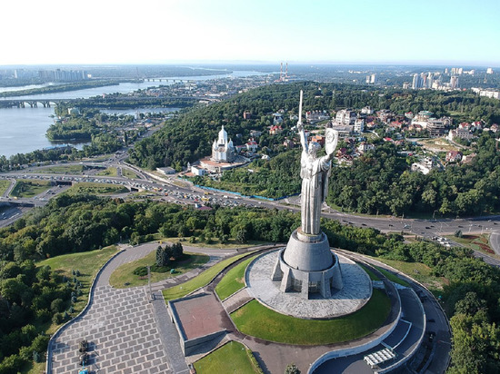 Минкульт Украины собрался заменить герб СССР на монументе «Родина-мать» в Киеве
