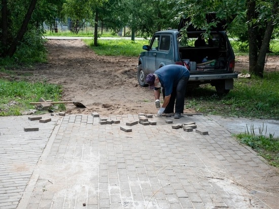 В Кирове предприниматель вывез брусчатку с пешеходной зоны Кочуровского парка
