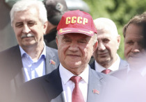 Ранее Лидер КПРФ Геннадий Зюганов заявил, что если «Справедливая Россия — За правду» (СРЗП) готова выполнять программу коммунистов, то объединение двух партий возможно