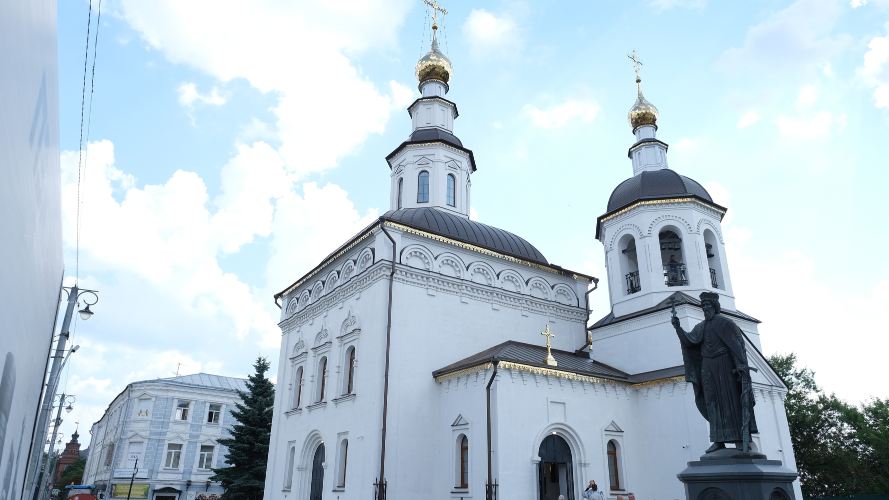 В центре Владимира напротив Торговых рядов освятили новый храм