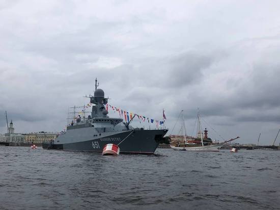 Более 40 боевых кораблей поучаствовали в репетиции парада ко Дню ВМФ в Петербурге