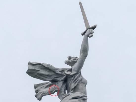 На монументе «Родина-мать зовет!» в Волгограде заметили символ Z